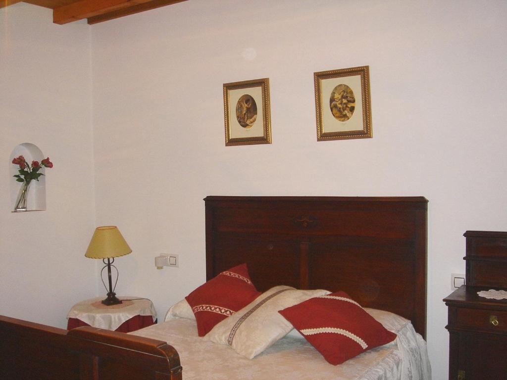 Apartamentos Buganvilla Villaluenga Del Rosario Room photo